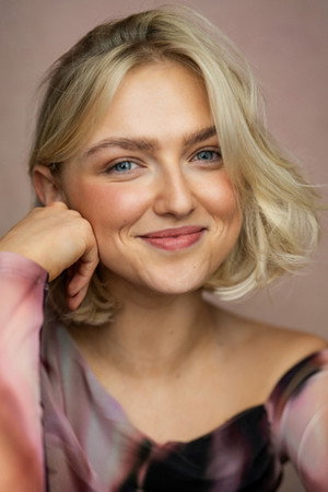 Cover image for Emily Ash