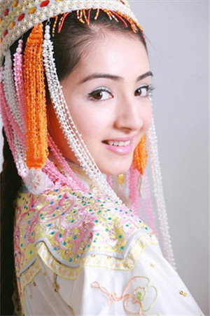 Cover image for Madina Memet