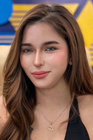 Cover image for Roxanne De Vera