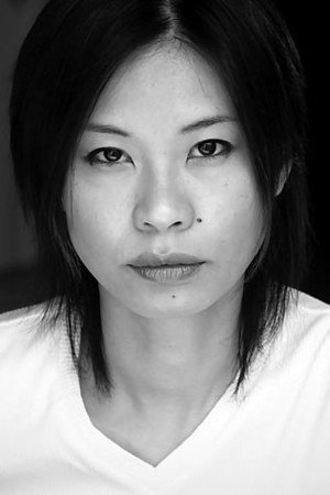 Cover image for Tuyet Le
