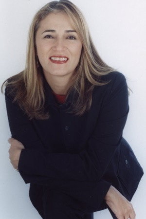 Cover image for Perla Farías