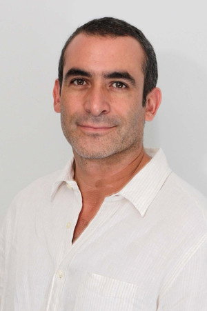 Cover image for Daniel Martínez
