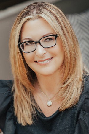 Cover image for Carly Phillips