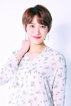 Cover image for Hong Seo-young