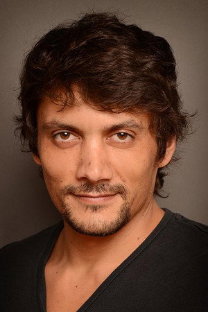 Cover image for Daniel Holguín