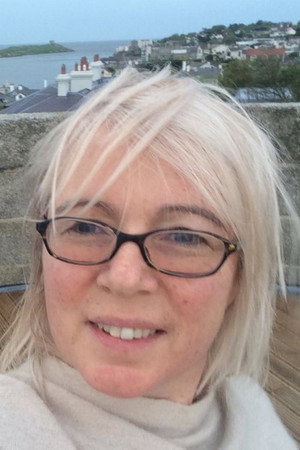 Cover image for Amanda Carroll