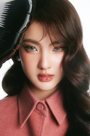 Cover image for Natcha Wongprasert