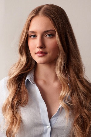Cover image for Nicole Volossetski