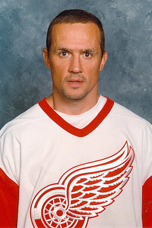 Cover image for Steve Yzerman
