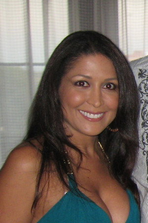 Cover image for Yomary Cruz