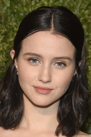 Cover image for Julia Goldani Telles