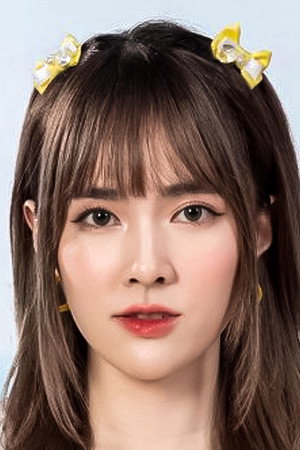 Cover image for Punyawee Jungcharoen
