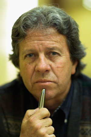 Cover image for Luis Llosa
