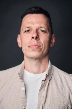 Cover image for Lee Comley