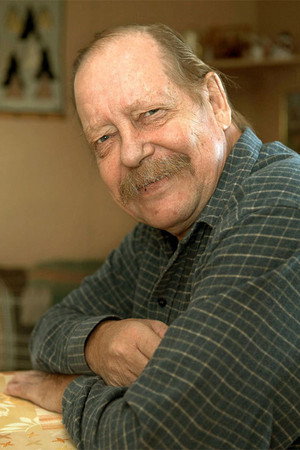 Cover image for Esko Nikkari