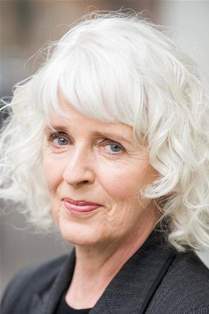 Cover image for Julia Dearden