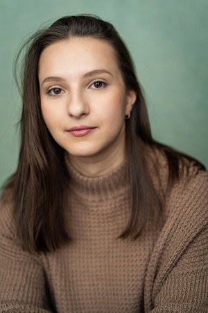 Cover image for Ellie Henry