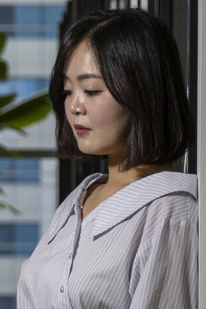 Cover image for 신하은