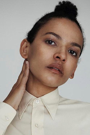 Cover image for Zindzi Okenyo
