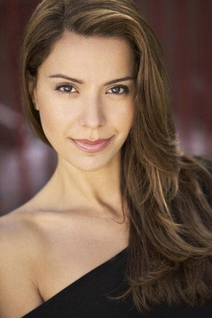Cover image for Anna Carolina Alvim