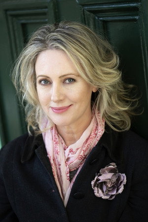 Cover image for Roz Hammond