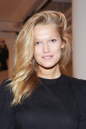 Cover image for Toni Garrn