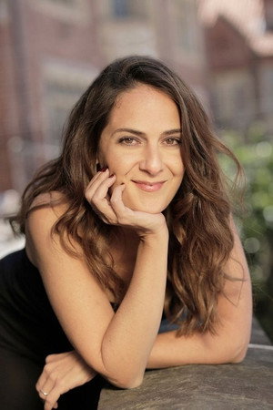Cover image for Tania Fálquez