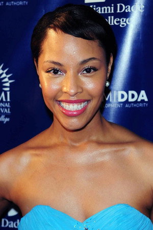 Cover image for Tracey Heggins