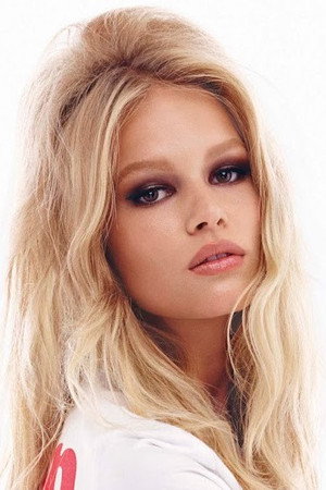 Cover image for Anna Ewers