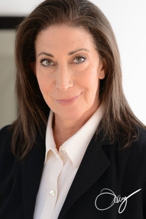 Cover image for Dayna Beilenson