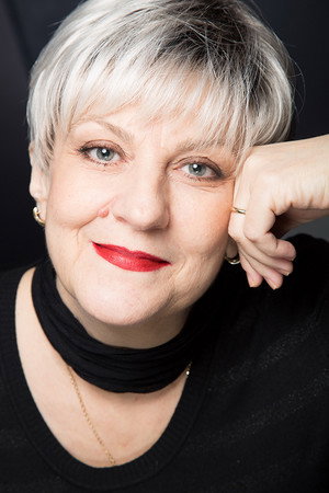 Cover image for Oana Ștefănescu