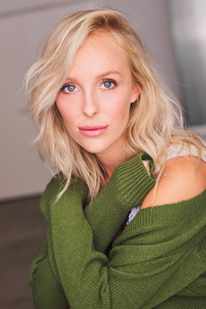 Cover image for Sophia Manyet