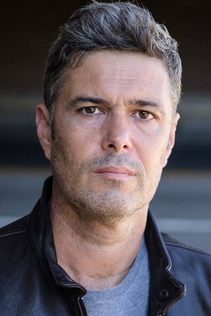 Cover image for Carlos Bernard