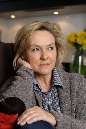 Cover image for Amanda Burton