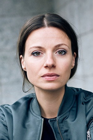 Cover image for Julia Hartmann