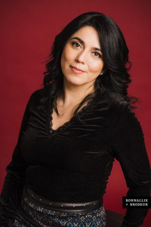 Cover image for Paz Leonora Parra