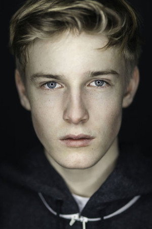 Cover image for Louis Hofmann