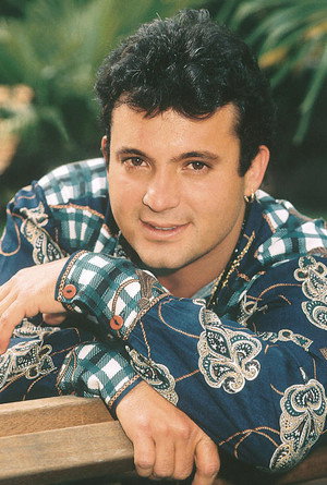 Cover image for Henry Soto