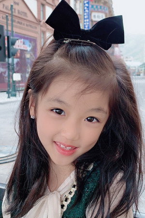 Cover image for Yichun Luo