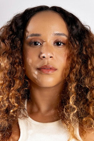 Cover image for Mari Oliveira