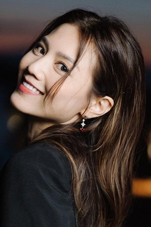 Cover image for 周秀娜