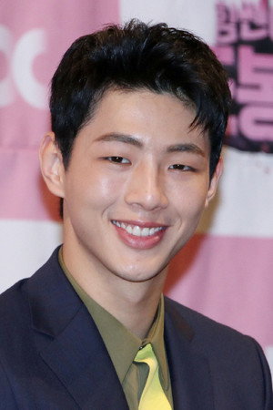 Cover image for 김지수