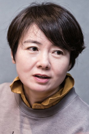 Cover image for 홍지영