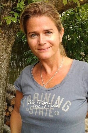 Cover image for Julie Glenn