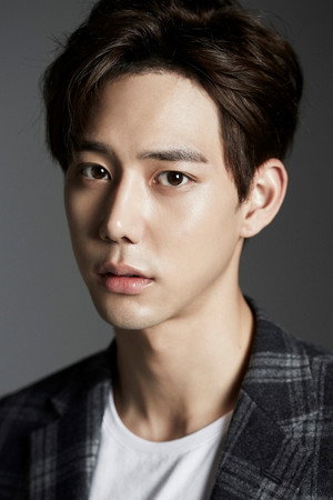Cover image for 진주형