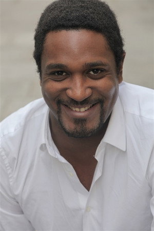 Cover image for Daniel Njo Lobé
