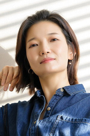 Cover image for Hwang Jin-young
