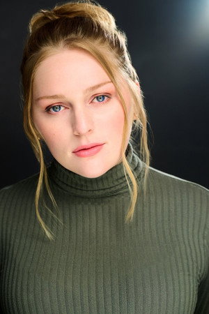 Cover image for Julia Linger