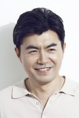 Cover image for Lee Myung-woo