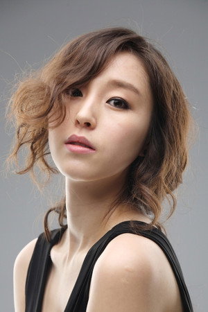 Cover image for 옥지영